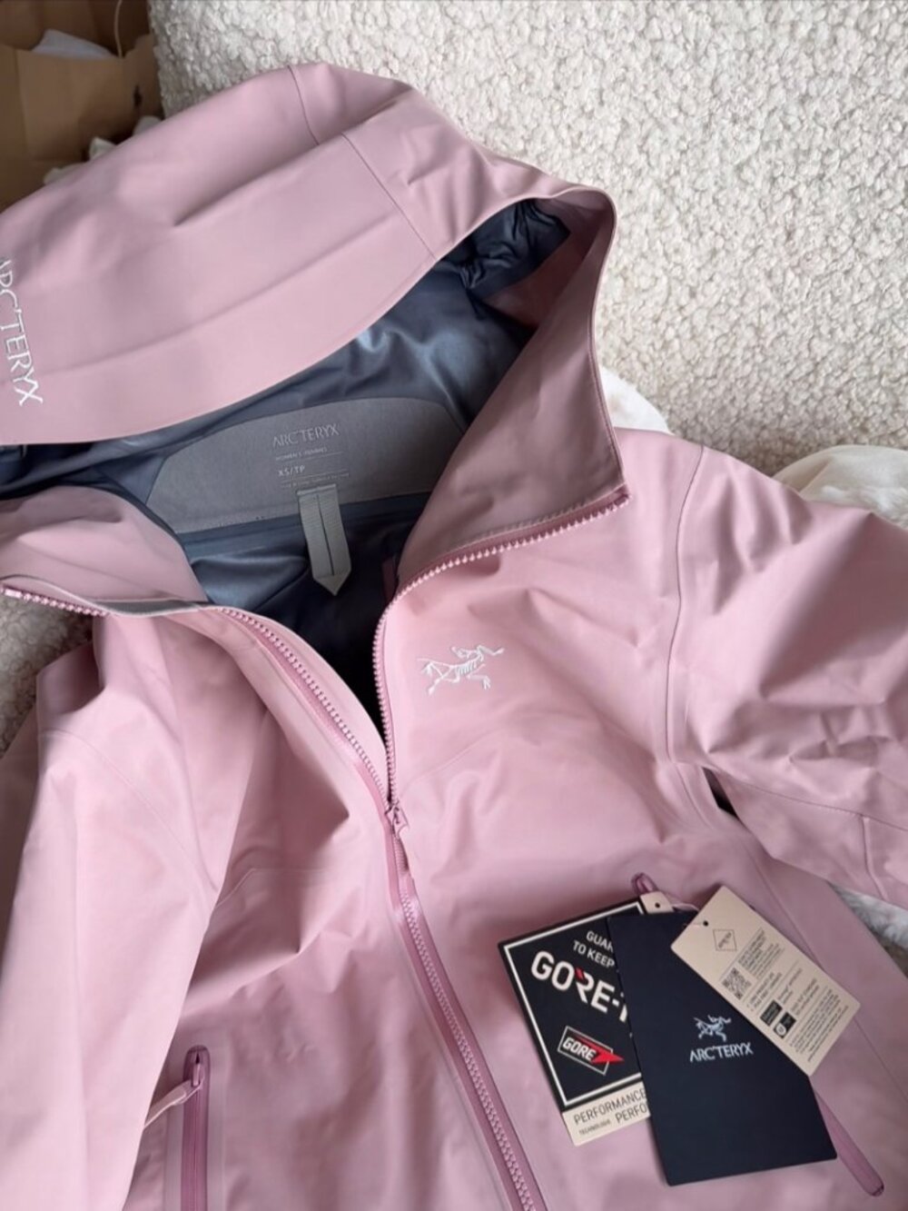 Arcteryx Beta Series Beta LT JacketHooded Hardshell Jacket, Size M - Picture 3 of 4
